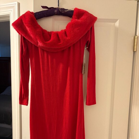 Red Elegance: Warm and Sophisticated (Size Large - Active USA) - NEW - Picture 1 of 4